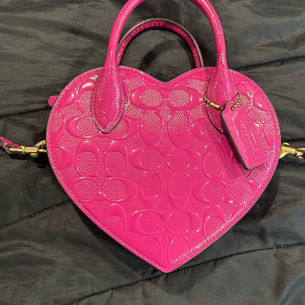 Coach Heart Pink Shoulder bag !!